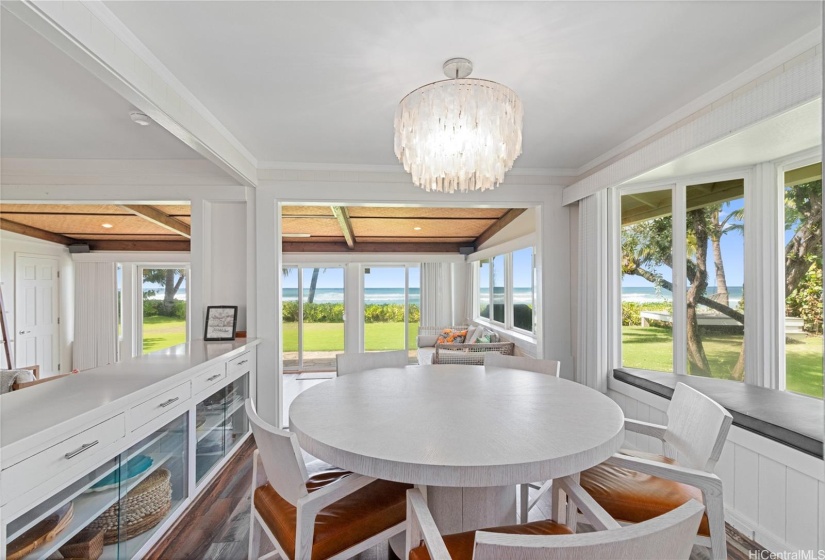 Ocean view dining. North Shore Haleiwa Hawaii.