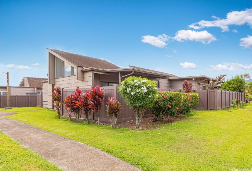 Looking at your next home from Keaaopua Street.