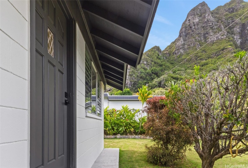 Front door with Ko'olau mountain views.