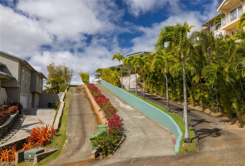 Separate driveway on left up to subject property allows for unrivaled panoramic vistas from vacant lot. Purchased together, one could combine access with lots of room for parking up top.