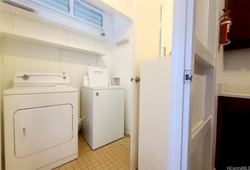 SEPARATE LAUNDRY WITH WASHER & DRYER