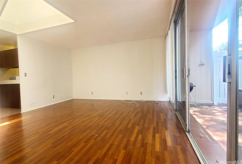 SPACIOUS LIVING ROOM WITH SLIDING DOORS THAT OPEN INTO A HUGE FENCED IN LOW MAINTENANCE YARD.