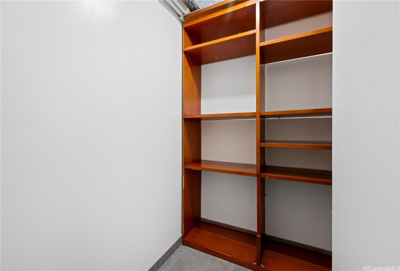 A spacious storage area, perfect for keeping you organized.