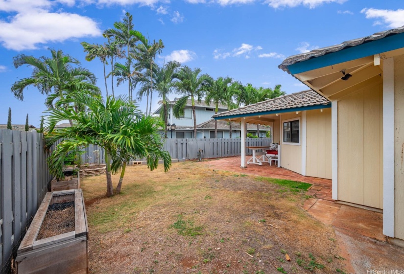 Diamond Head side of yard... One of the largest lots in lower Kapolei! A bit of water and TLC will surely bring it back to life. Imagine backyard BBQs here!