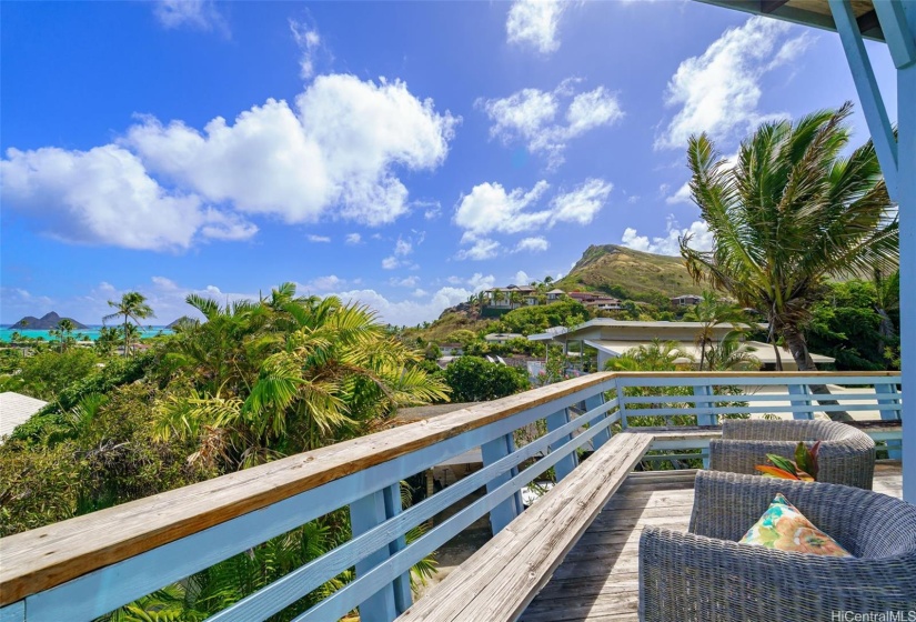 Views of the Lanikai pillbox trail and mountains.