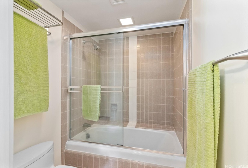 PRIMARY BATHROOM WITH NEWER TILE AND BRANDNEW GROUT.