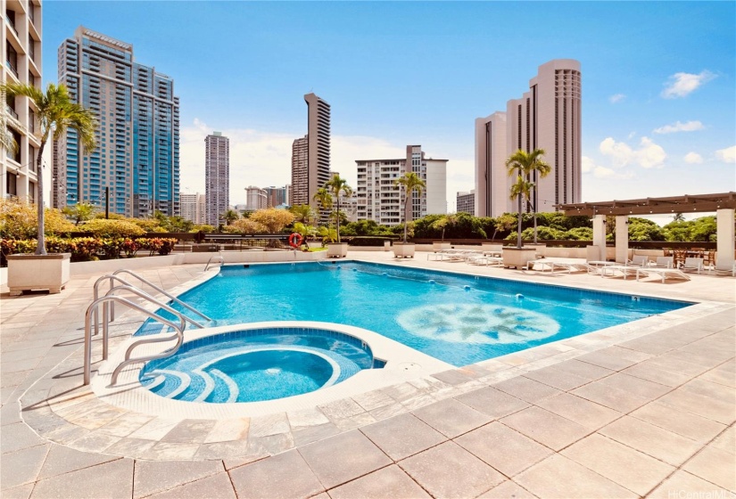 GORGEOUS HEATED SALT WATER POOL & JACUZZI.