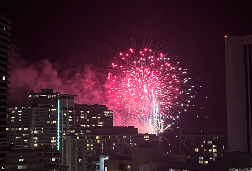 ENJOY FRIDAY FIREWORKS FROM YOUR LANAI EVERY WEEKEND!