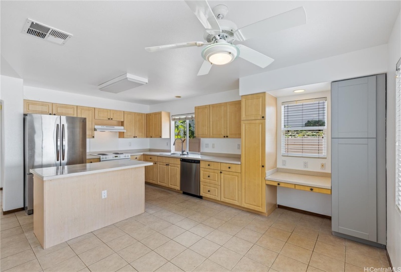 Great full kitchen area