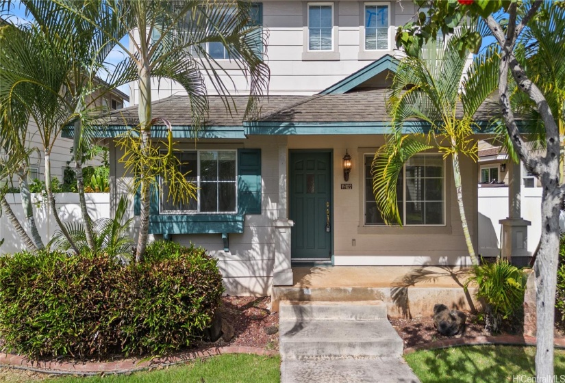 Front of house with lanai space