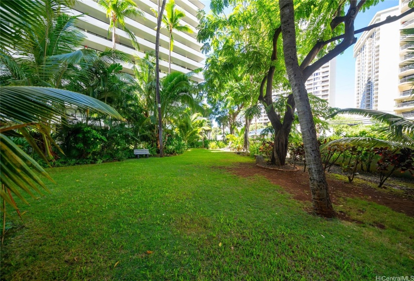 Private garden areas to sit and enjoy our beautiful Hawaiian weather.