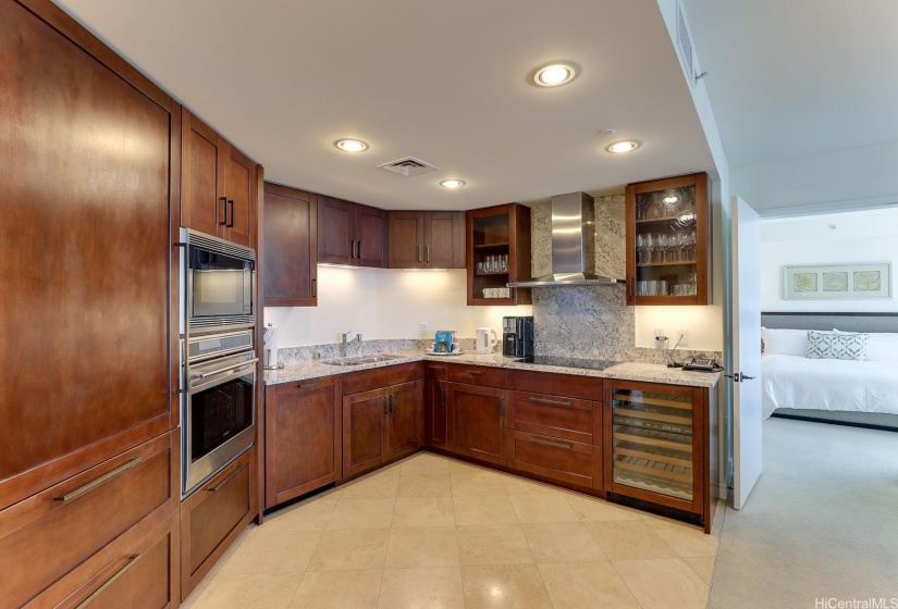 Living Room / Open Space Kitchen