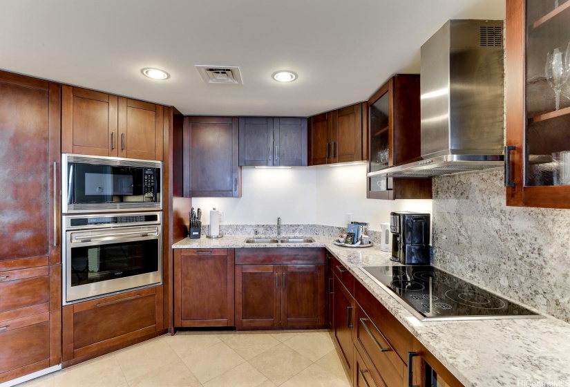 Living Room / Open Space Kitchen