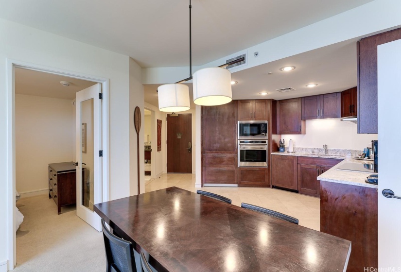 Living Room / Open Space Kitchen