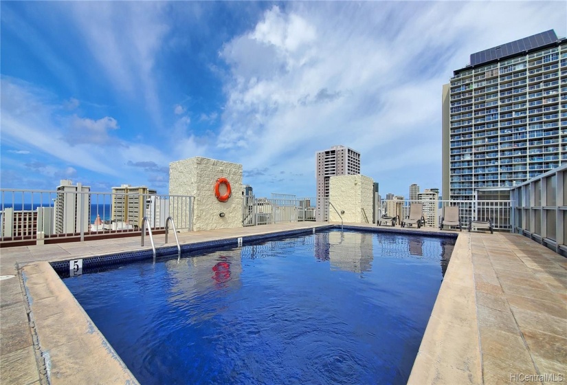 Roof top pool with ocean view!