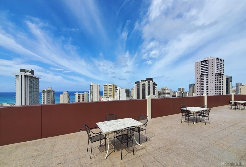 Roof top dining area