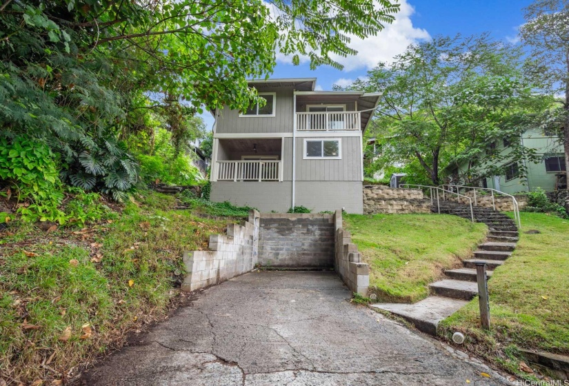 2-3 car parking in open driveway