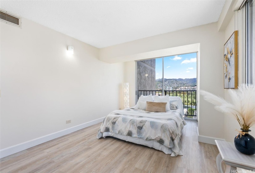 Beautiful views from the very bright and airy spacious bedroom!