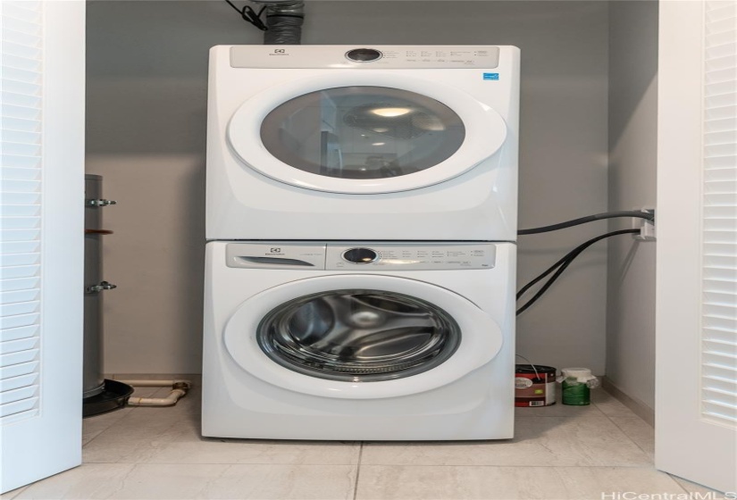 Washer/Dryer next Kitchen