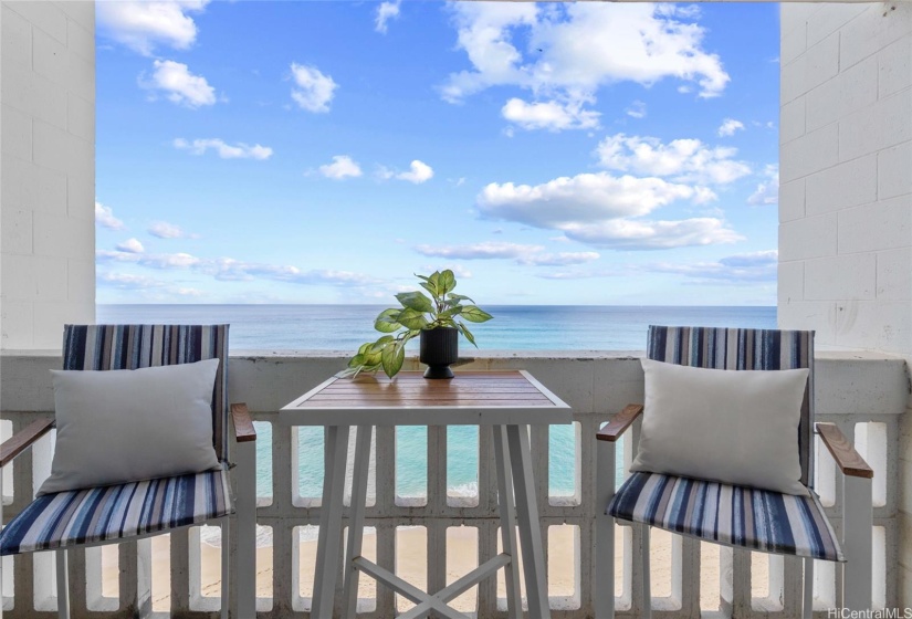 Lanai overlooking the beach