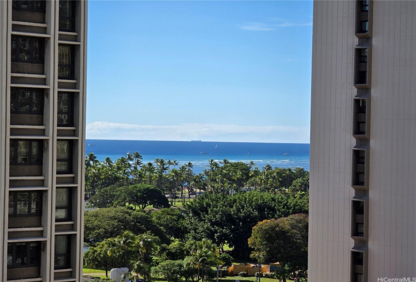 Ala Moana Beach - surfs up!