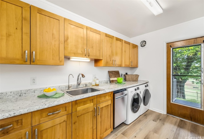 Plenty of cabinet space in this design