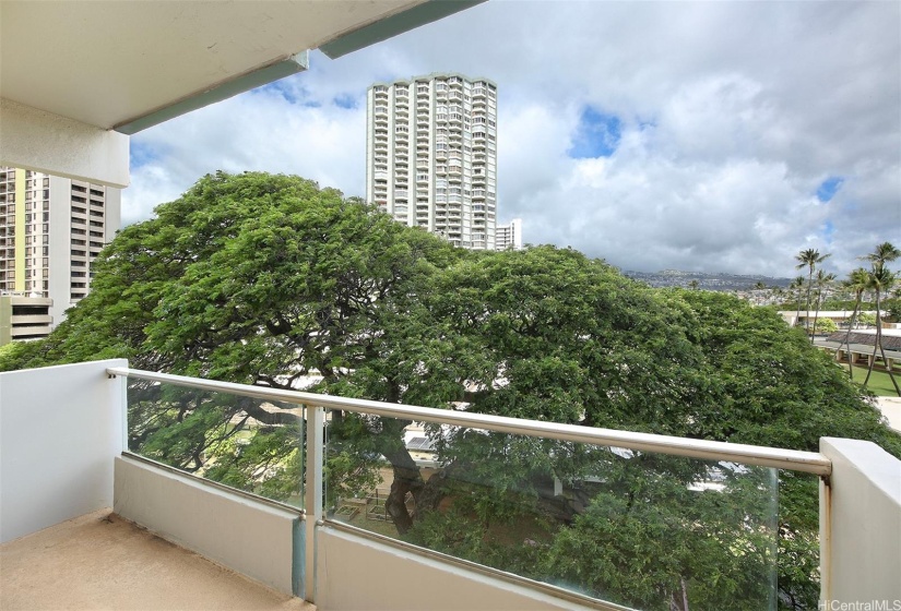 Mauka lanai offers beautiful mountain and garden views.