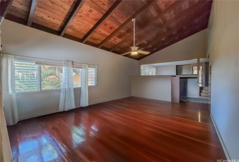 Beautiful KOA floors with vaulted ceilings. Virtually staged.