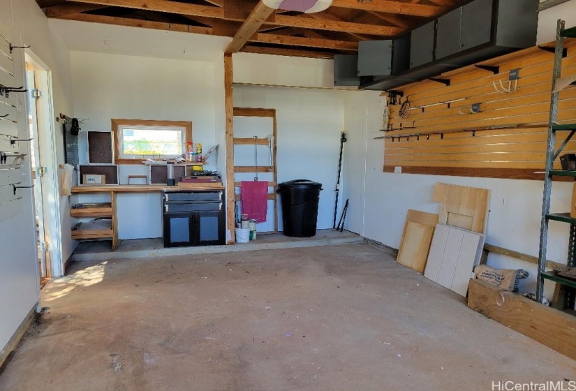 Garage on 15th Ave