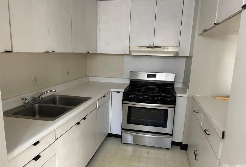 902 Kitchen
