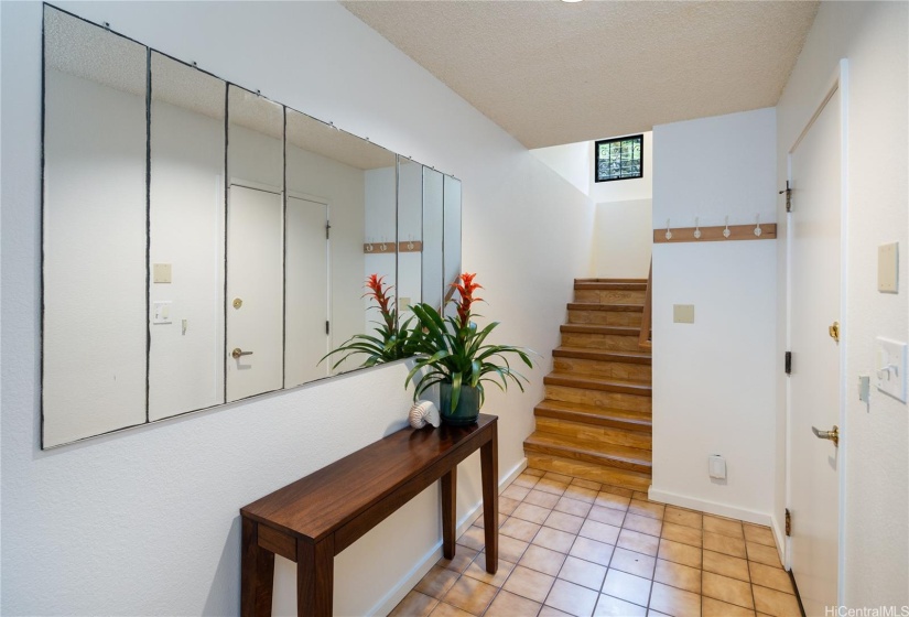 A pretty entryway welcomes guests!