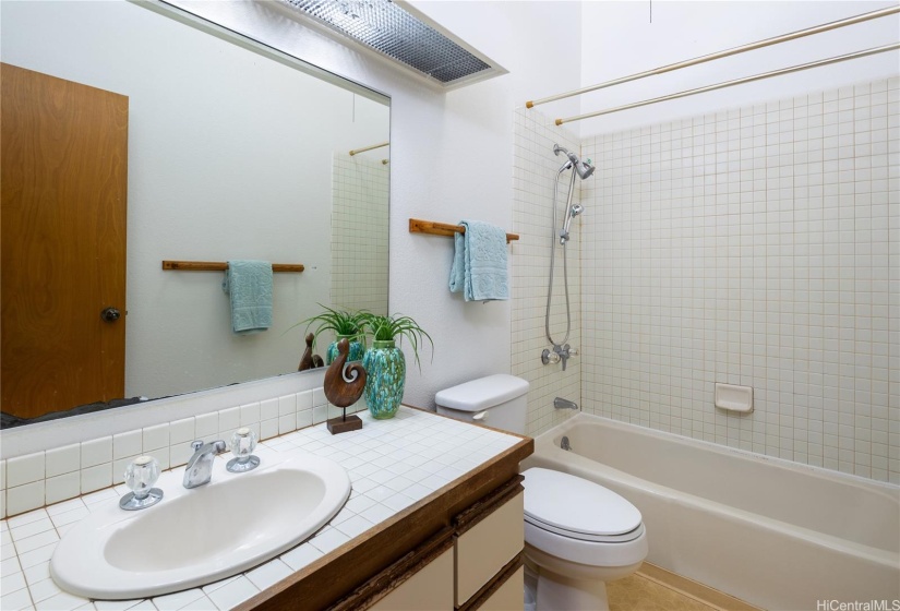 The 2 non primary bedrooms share this full bath.