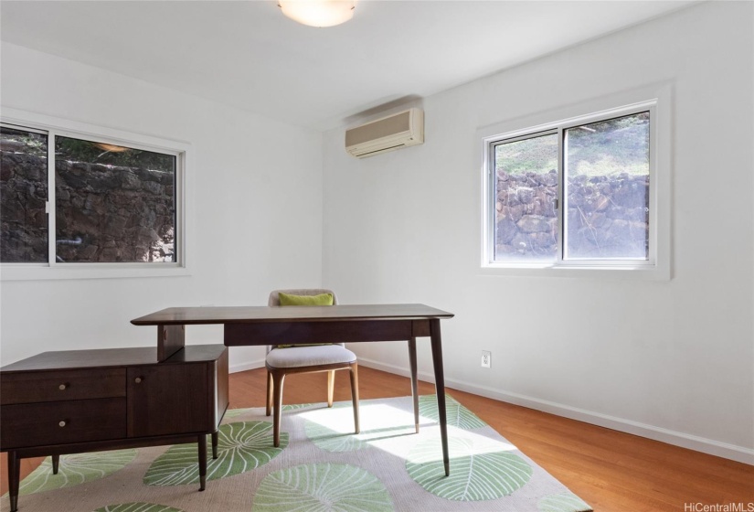 Bedroom 2/Office