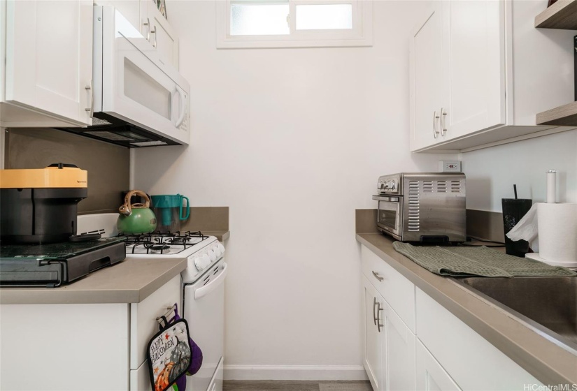 Upgraded Kitchen (Unit B)