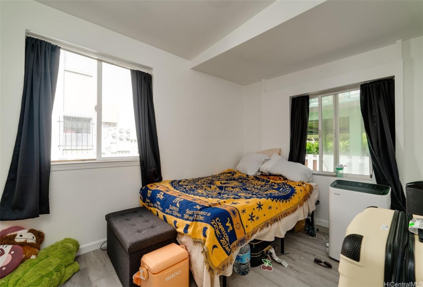 Bedroom (Unit B)