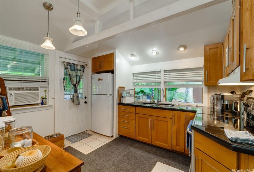 Upgraded Kitchen (Unit C)