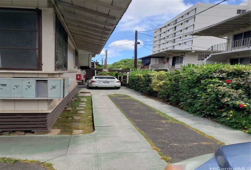 Driveway leading back to studio unit