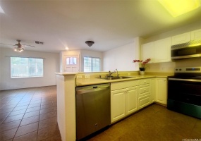 KITCHEN HAS ALL STAINLESS STEEL APPLIANCES