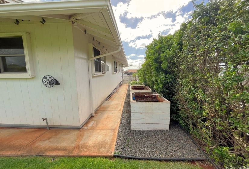 Raised bed gargen side yard