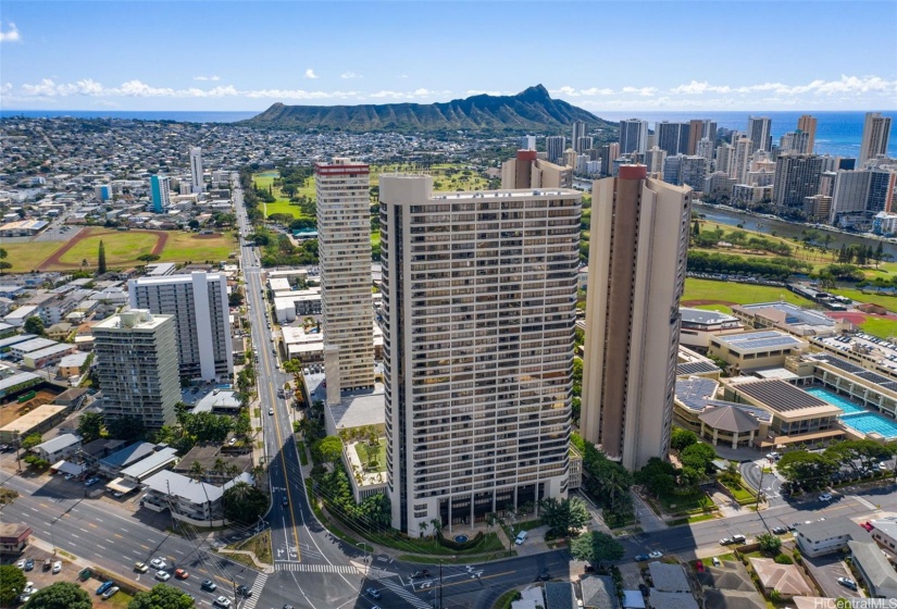 Looking for a convenient condo with lots of amenities in town?  Welcome to Iolani Court PLaza!