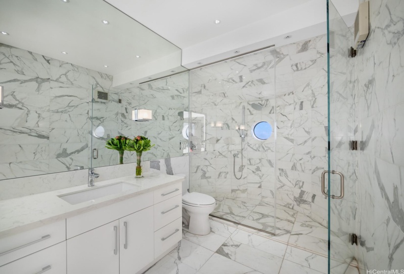Secondary bathroom for this room.