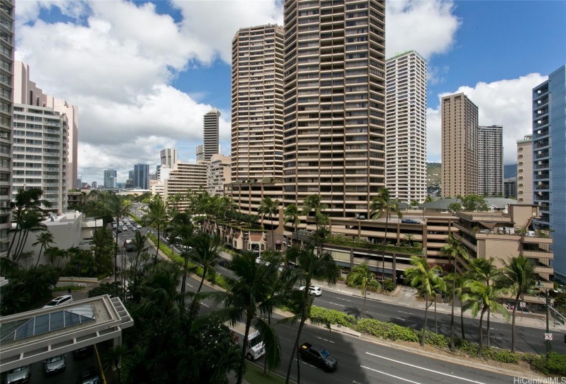 to enjoy nice breezes and tropical palm trees, and sparkling city lights from your lanai!