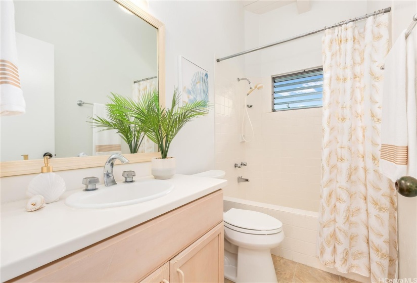 Main level full bath