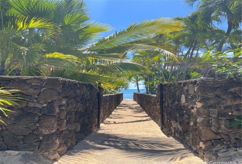 This property offers convenient access to the beach, making it easy to enjoy the sun, sand, and surf. Whether for a morning stroll or an afternoon swim, the beach is just a short block away.