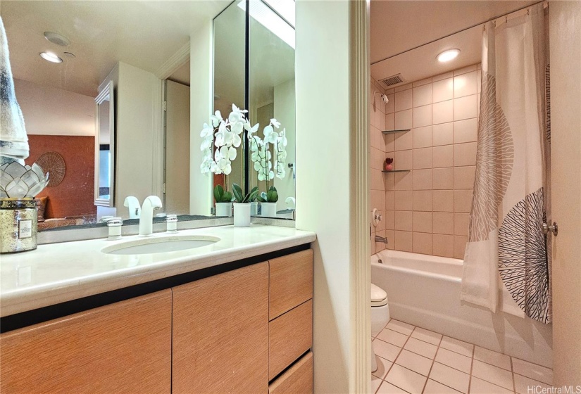 Second bedroom ensuite bathroom