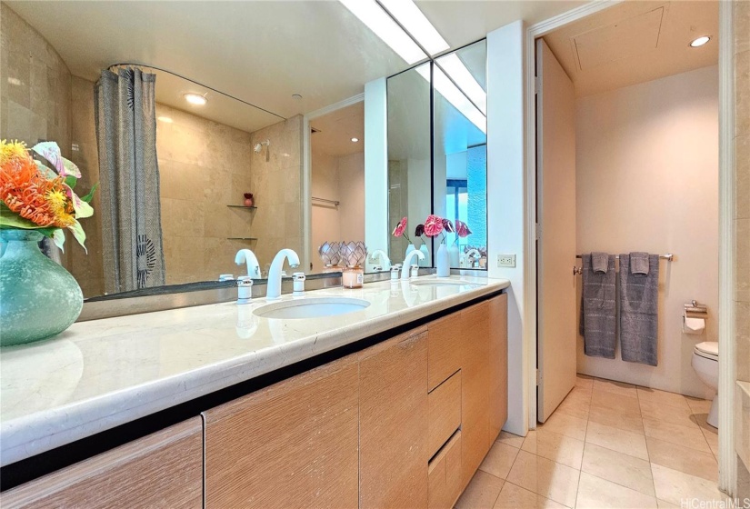 Primary bedroom ensuite bathroom