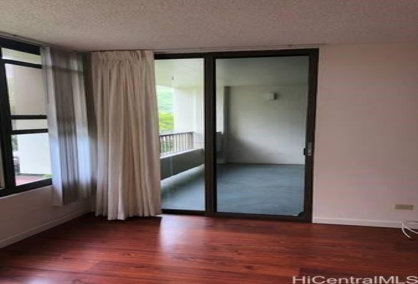 You can access lanai through bedroom