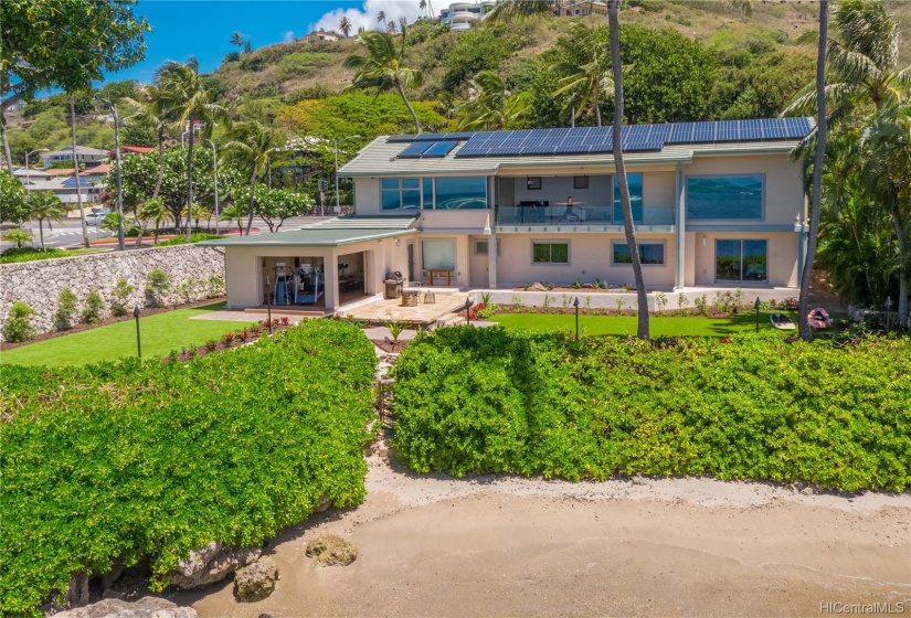 Hale Pu'uikena is your own private oasis on the beach.