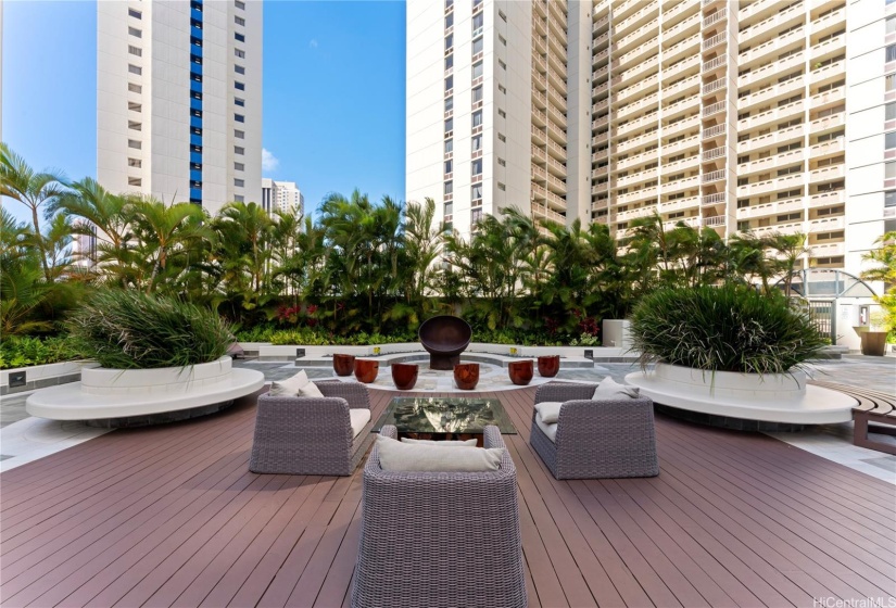 Sitting and Lounging area near pool