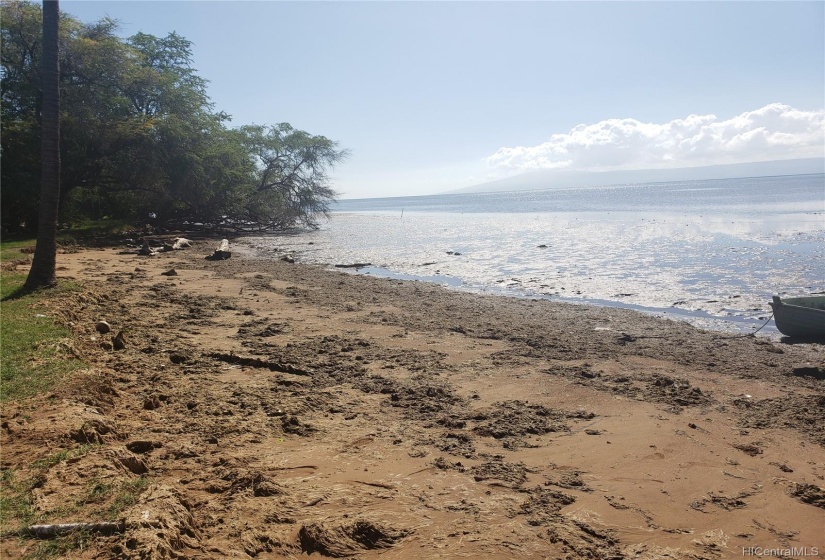 Lanai island in background.